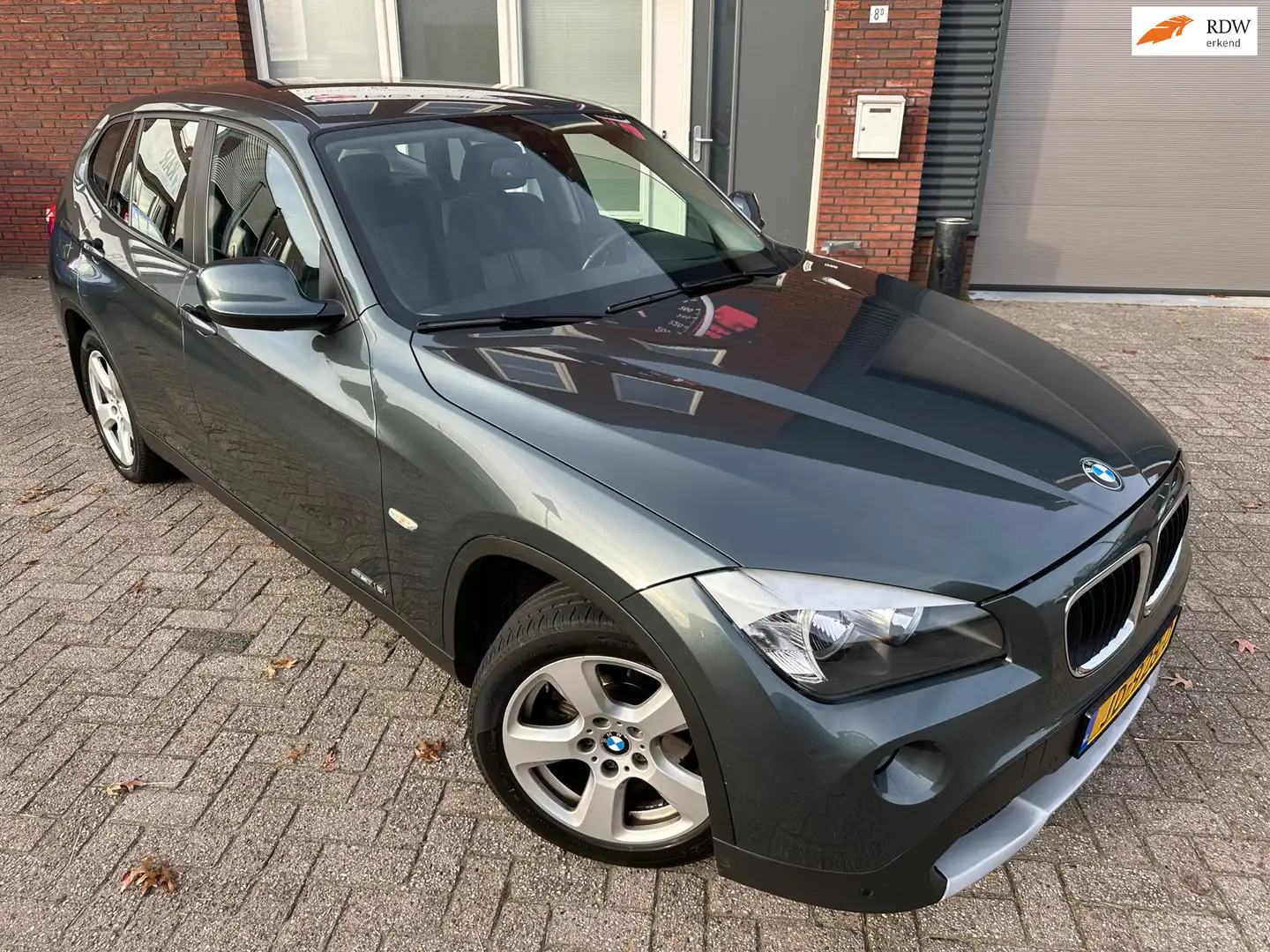 BMW X1 SDrive18i Executive / Clima / PDC / LM / Stoelverw Groen - 1