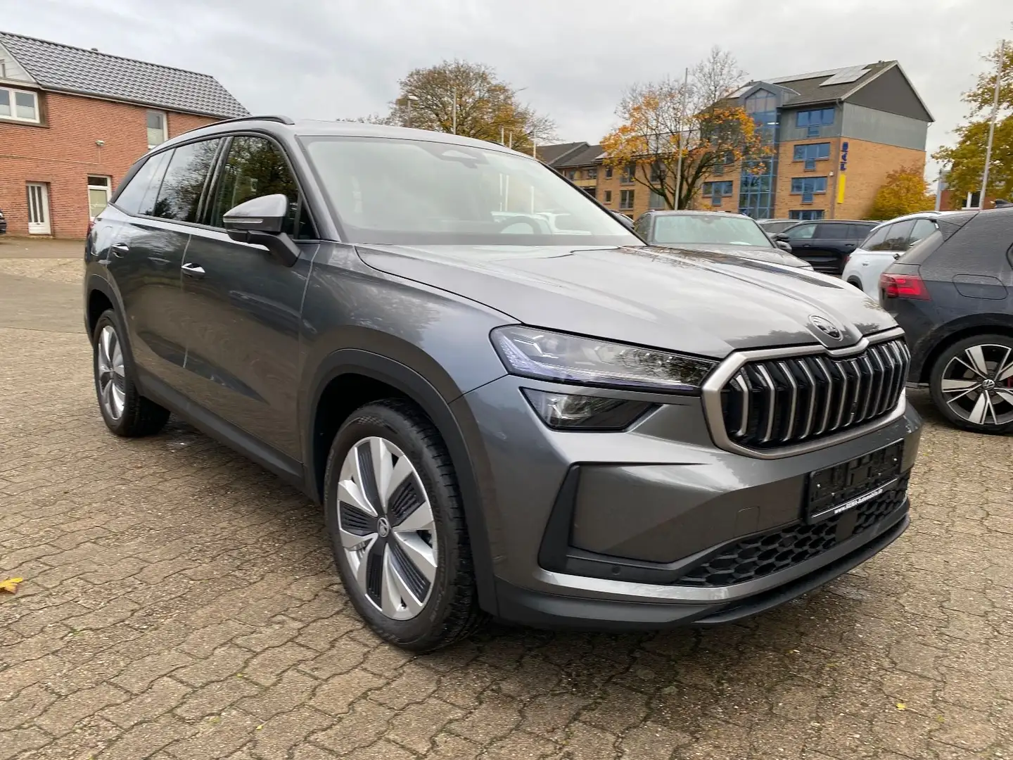 Skoda Kodiaq 2.0TDI 4x4 Selection Navi AHK Panorama 19 Gris - 1