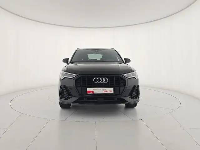 Audi Q3 view 7