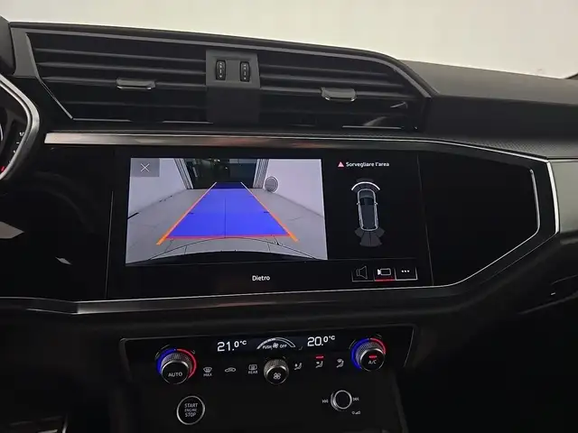 Audi Q3 view 14