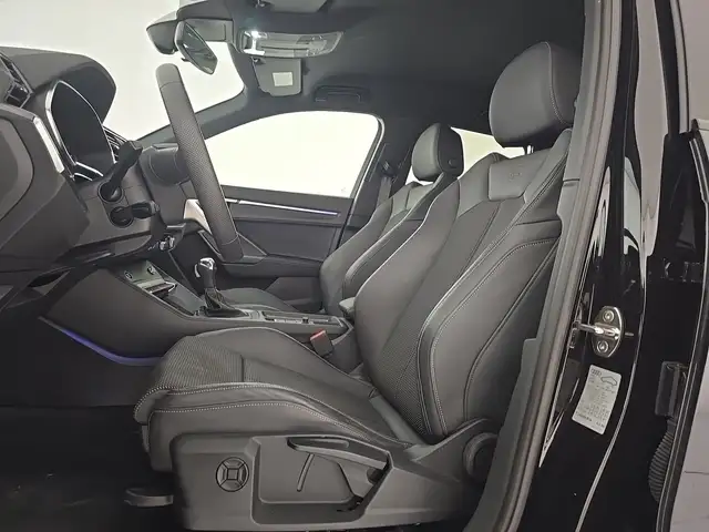 Audi Q3 view 9