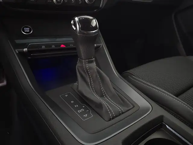 Audi Q3 view 12