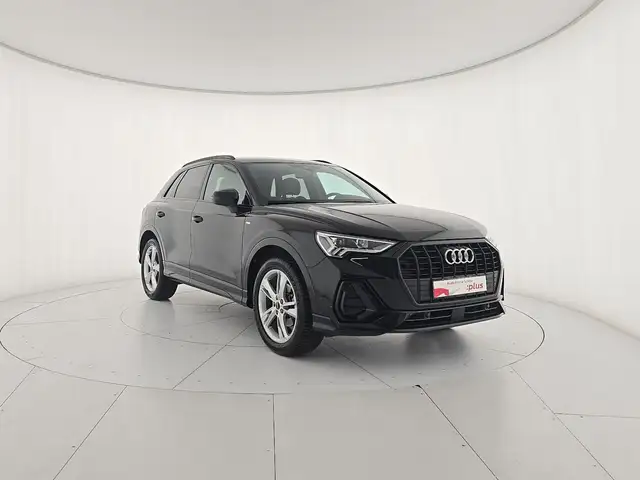 Audi Q3 view 6