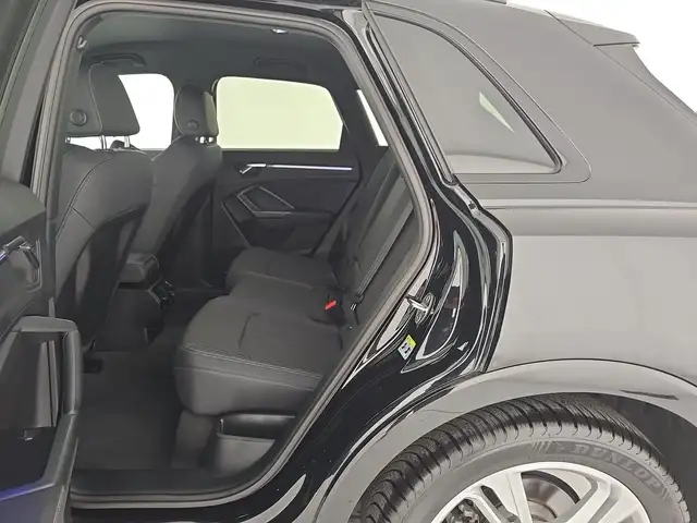 Audi Q3 view 10