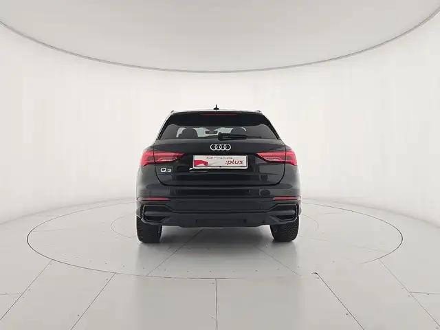 Audi Q3 view 4