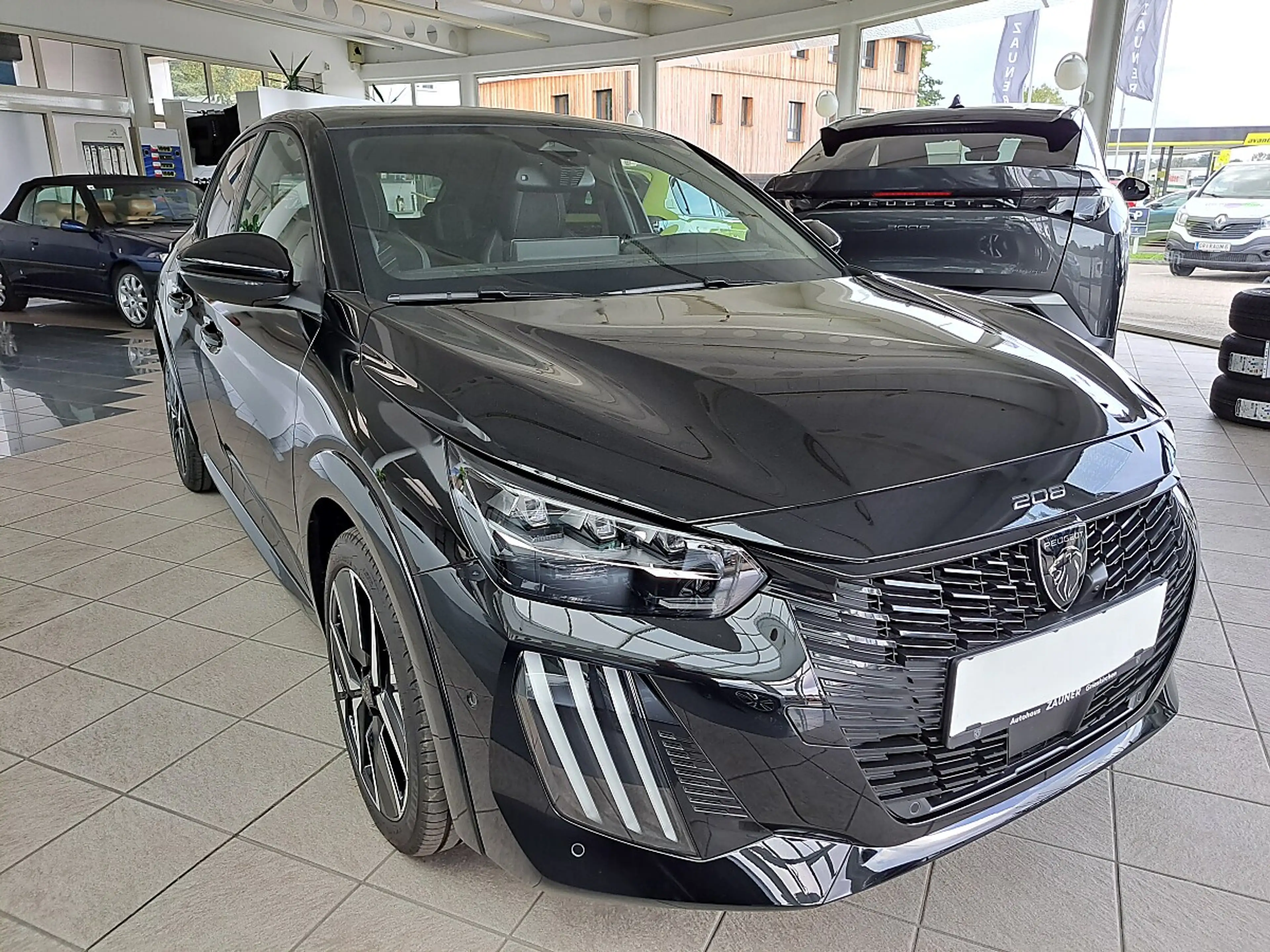 Peugeot e-208 156PS 51kWh GT — photo 7
