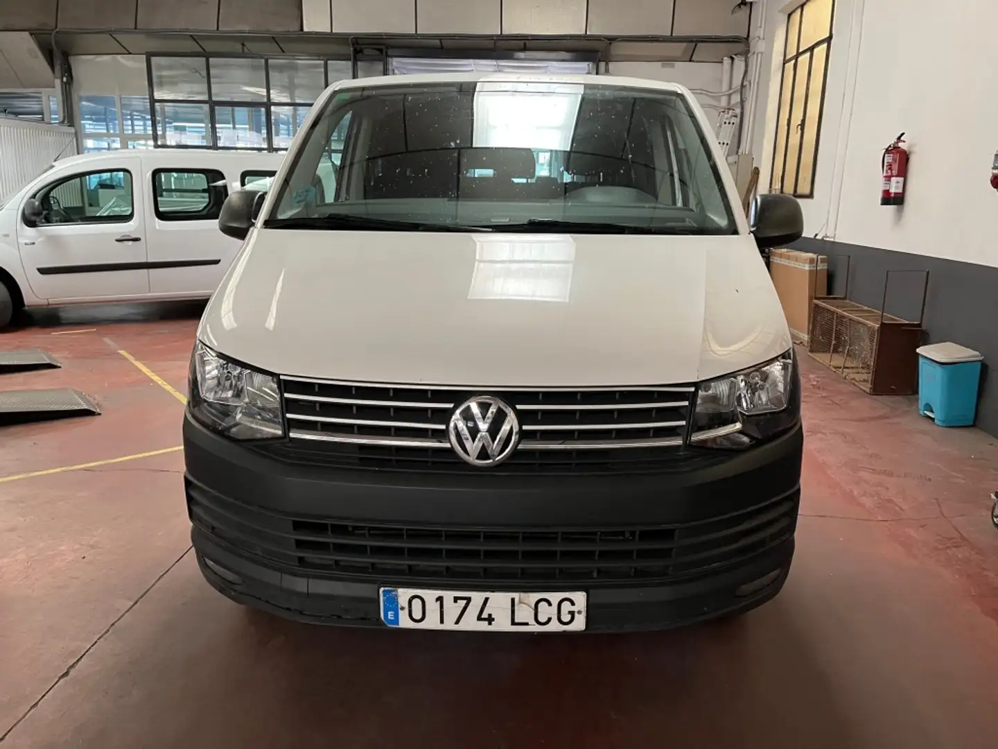 Volkswagen T5 Caravelle 2.0 TDi Blanco - 2