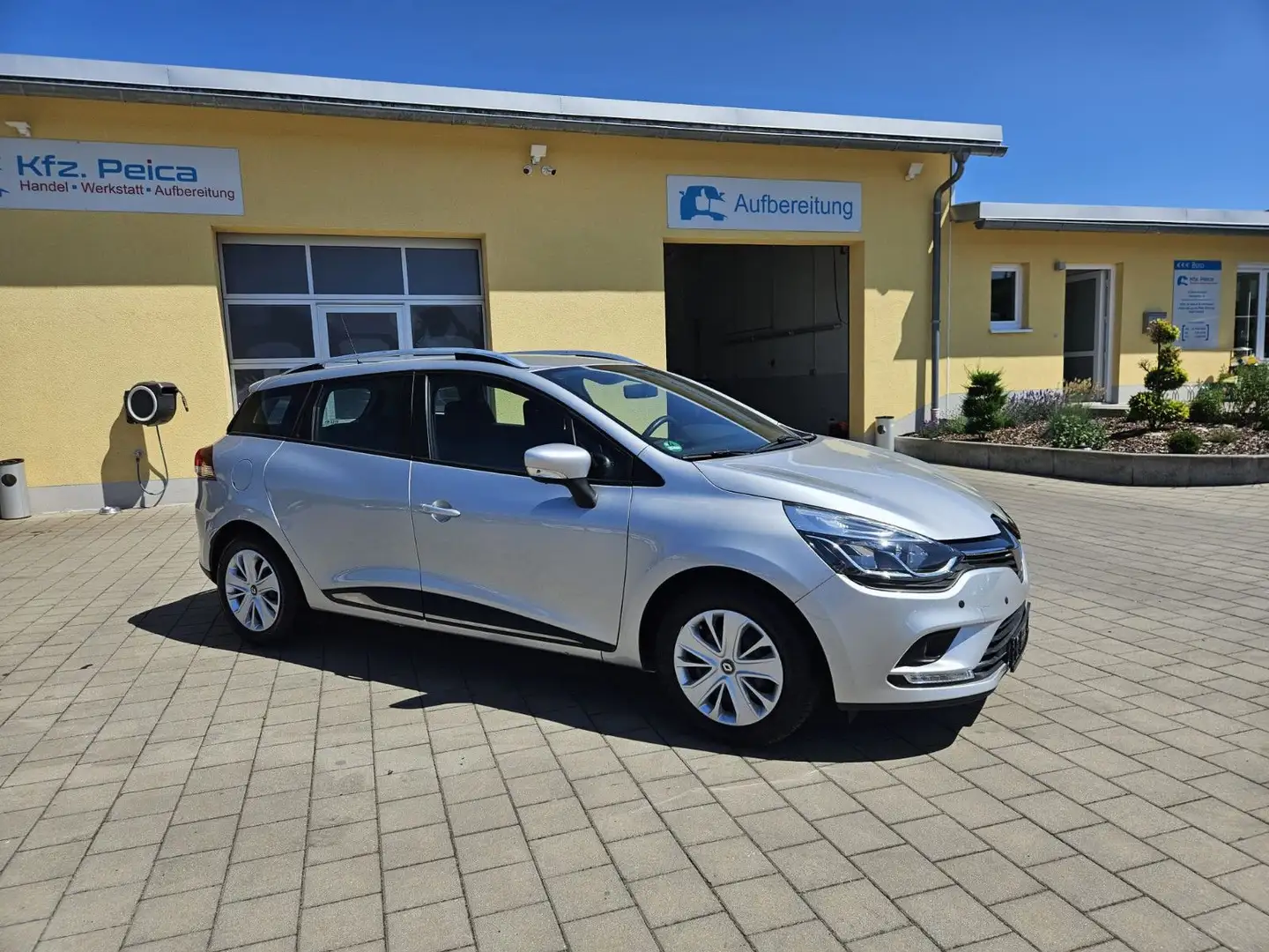 Renault Clio IV Grandtour 0,9 TCE90*Klima*Navi*PDC*1Hand Gris - 1