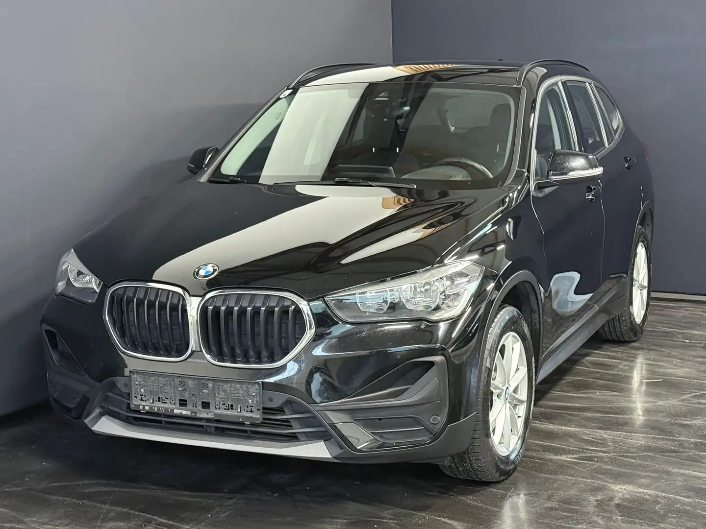 BMW X1 sDrive 18 d Advantage Schwarz - 2
