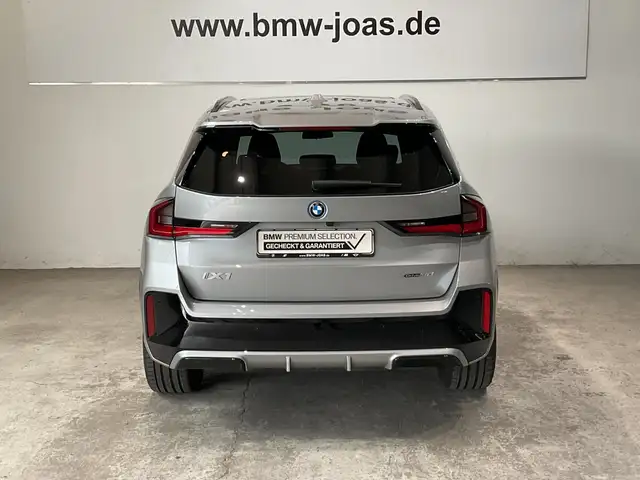 BMW Ix1 view 14