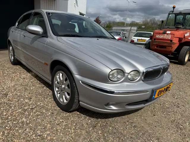 Jaguar X-Type view 2