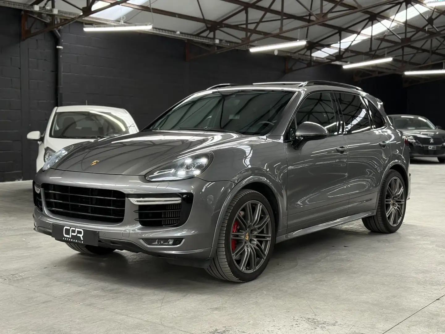 Porsche Cayenne 3.6 Bi-Turbo GTS * PANO * CHRONO * BOSE * GARANTIE Grijs - 1