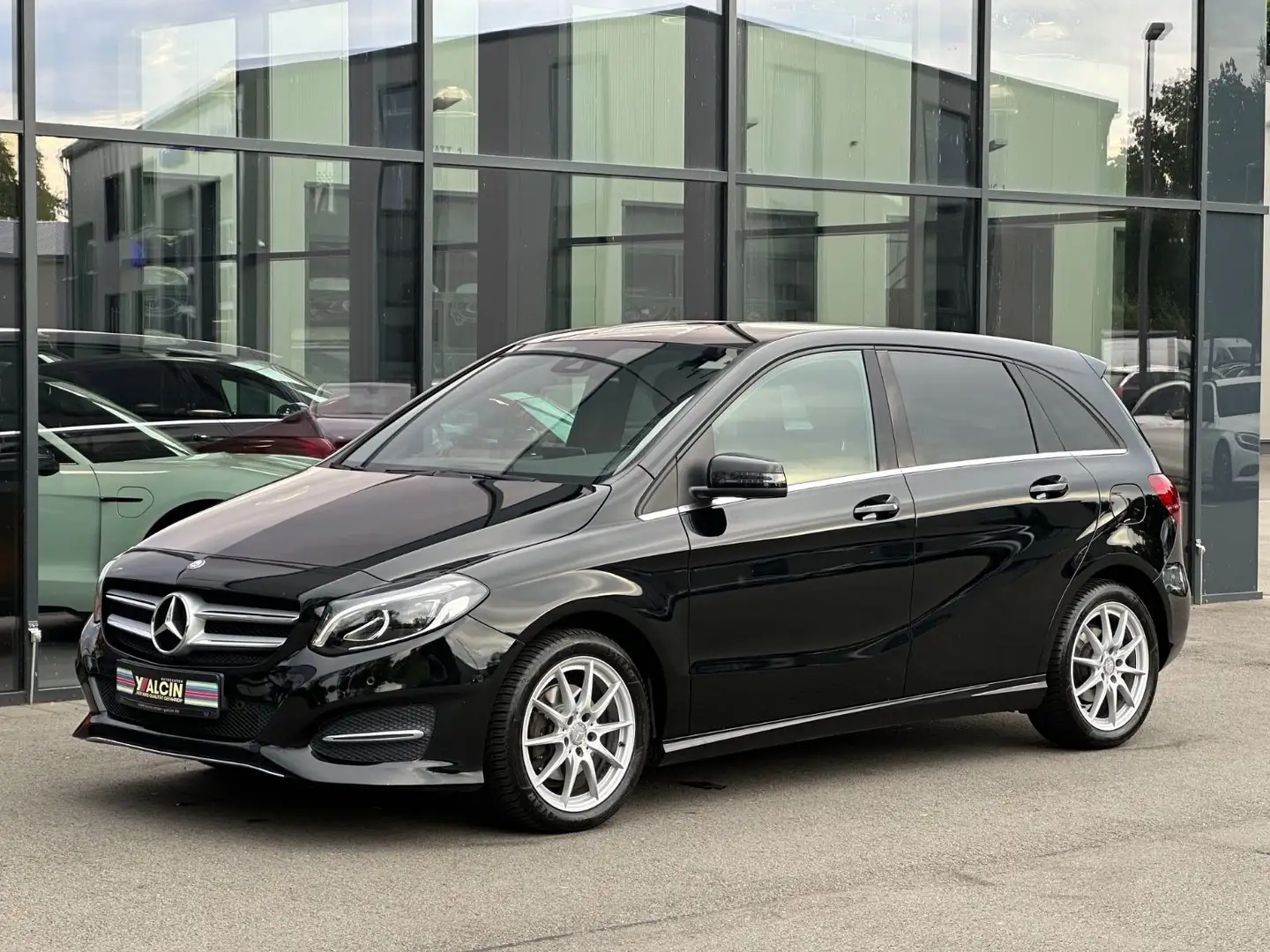 Mercedes-Benz B 180 BlueEFFICIENCY Edition Style Aut. H&K/NAVI Schwarz - 2