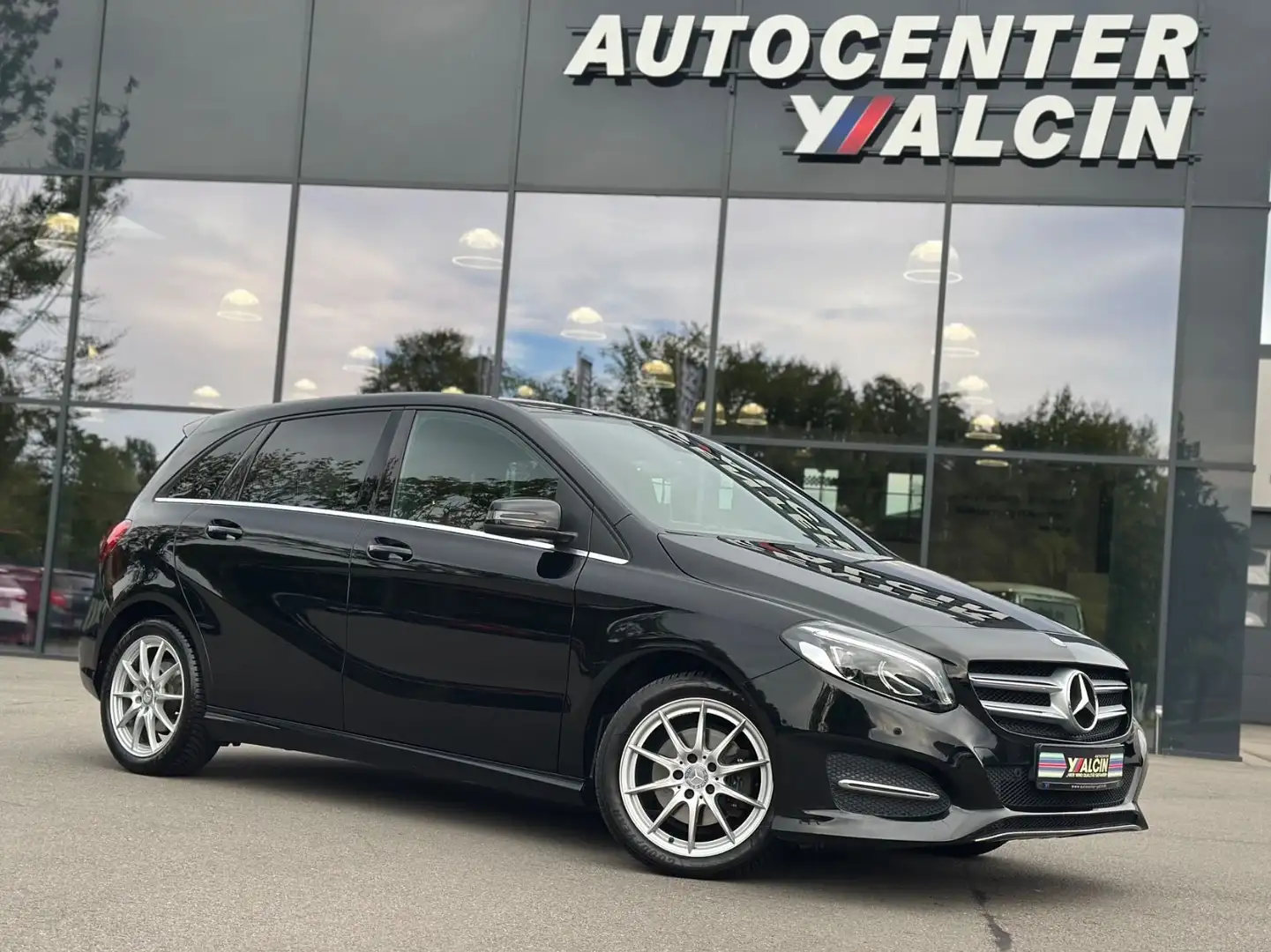 Mercedes-Benz B 180 BlueEFFICIENCY Edition Style Aut. H&K/NAVI Schwarz - 1