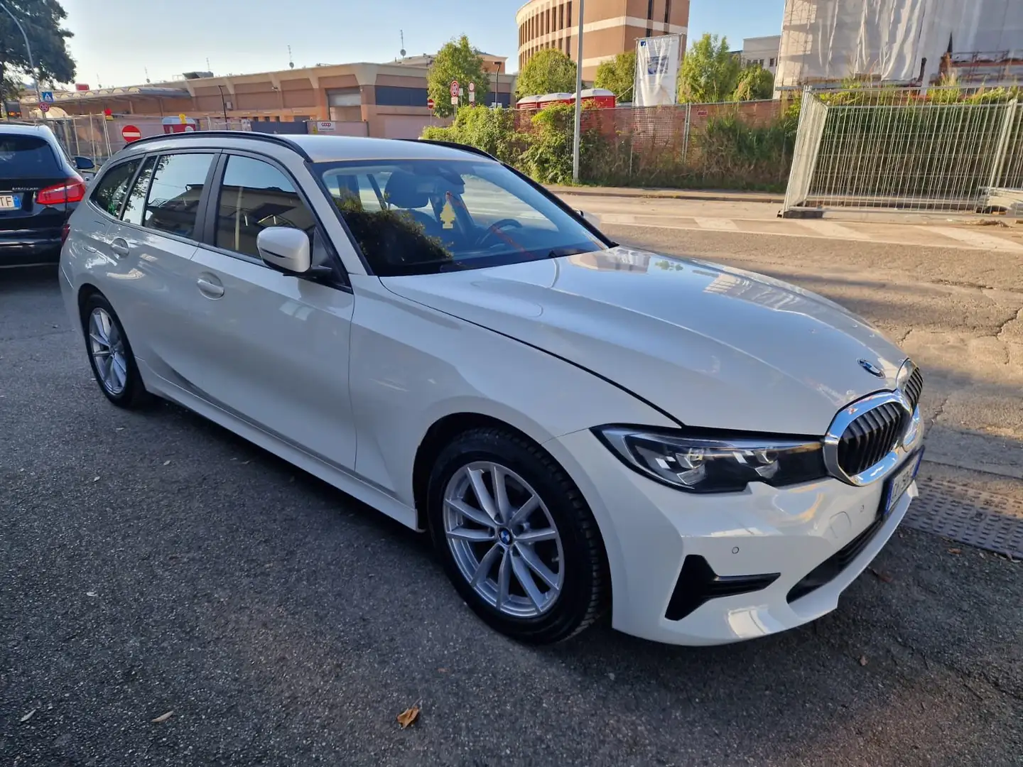 BMW 320 320d Touring Business Advantage auto Blanc - 2