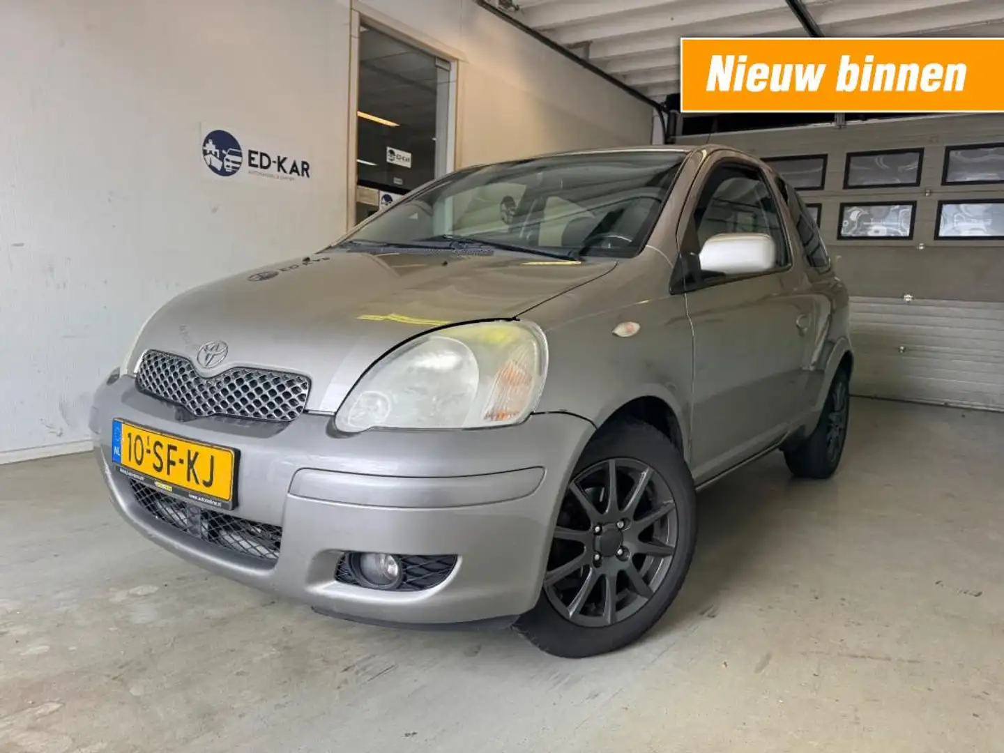Toyota Yaris 1.3 VVT-i S-Line AIRCO LMV NAP APK RIJDT GOED Grijs - 1