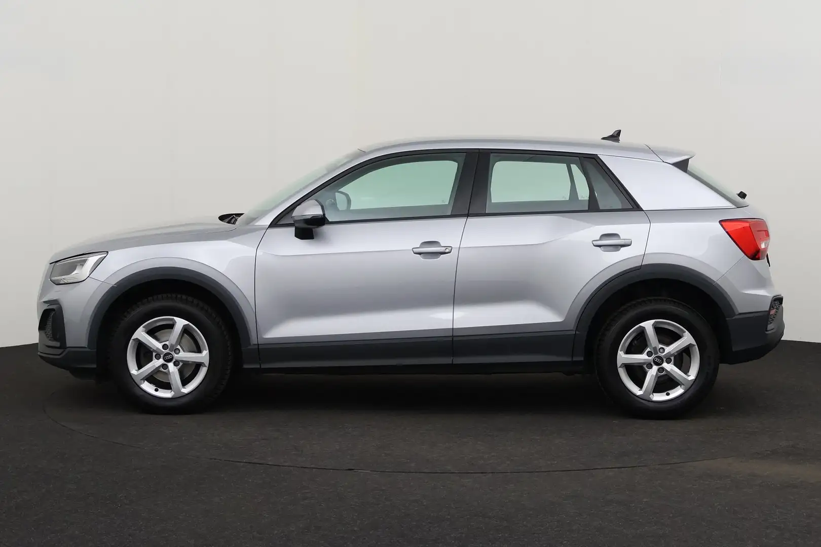 Audi Q2 35 1.5 TFSI S-TRONIC + GPS + PDC + CRUISE + ALU 16 Grau - 2