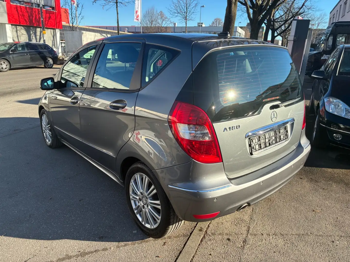 Mercedes-Benz A 180 Avantgarde BlueEfficiency Gris - 2