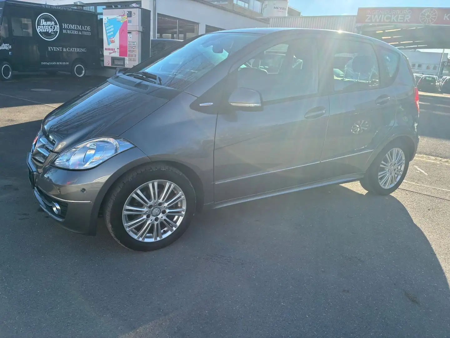 Mercedes-Benz A 180 Avantgarde BlueEfficiency Gris - 1