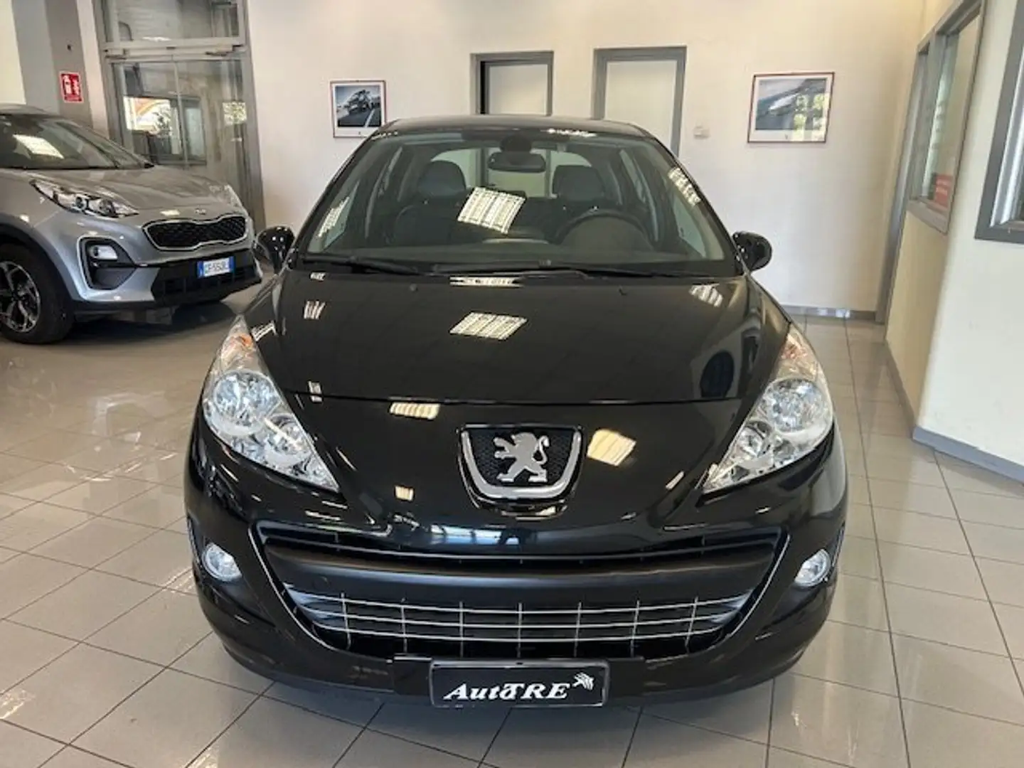 Peugeot 207 207 5p 1.4 hdi 8v Energie 70cv KM52800 Zwart - 2