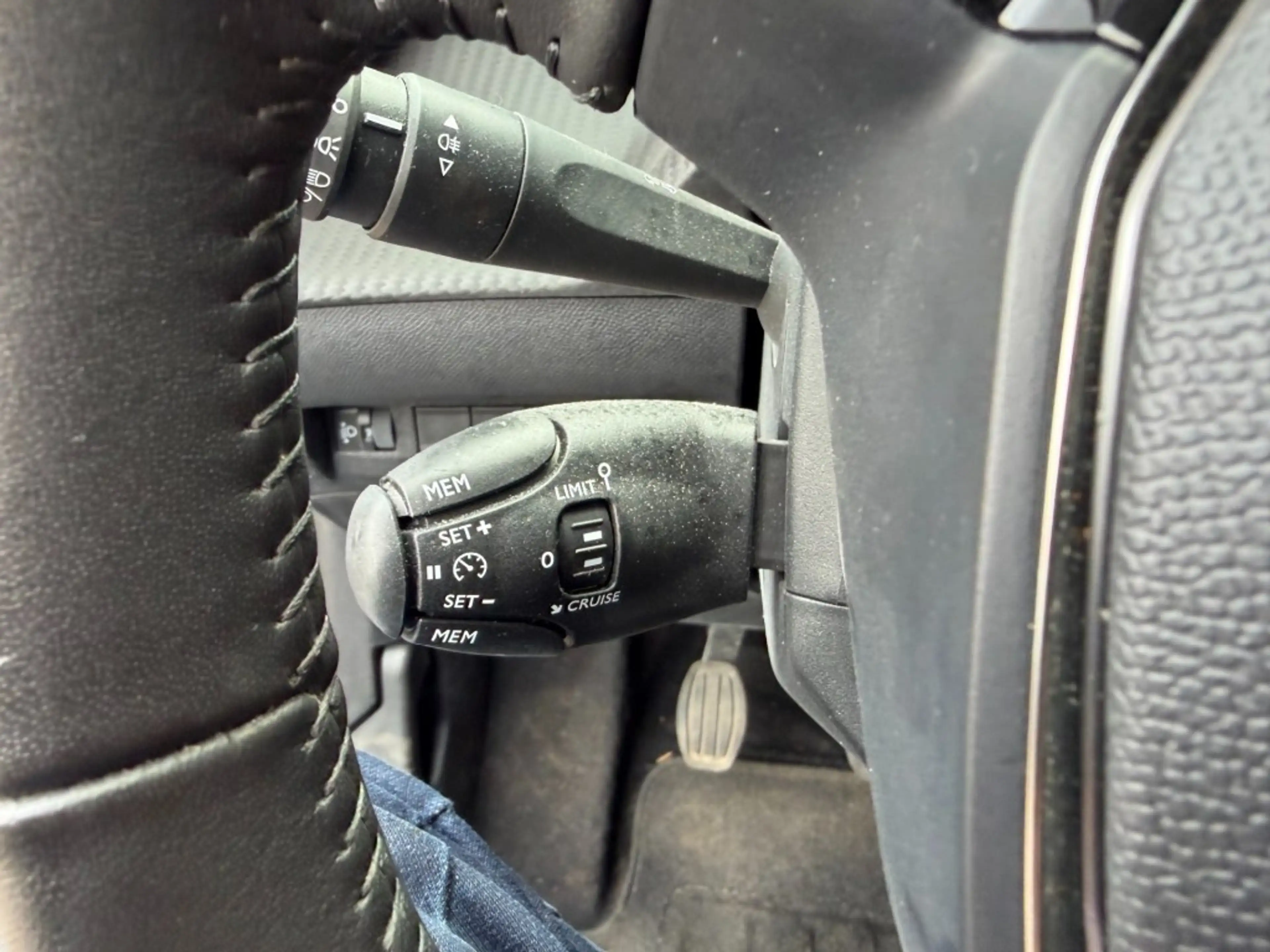 Peugeot 208 1.2 PureTech Allure 100PK Leder, Navi, Carplay/And — photo 16