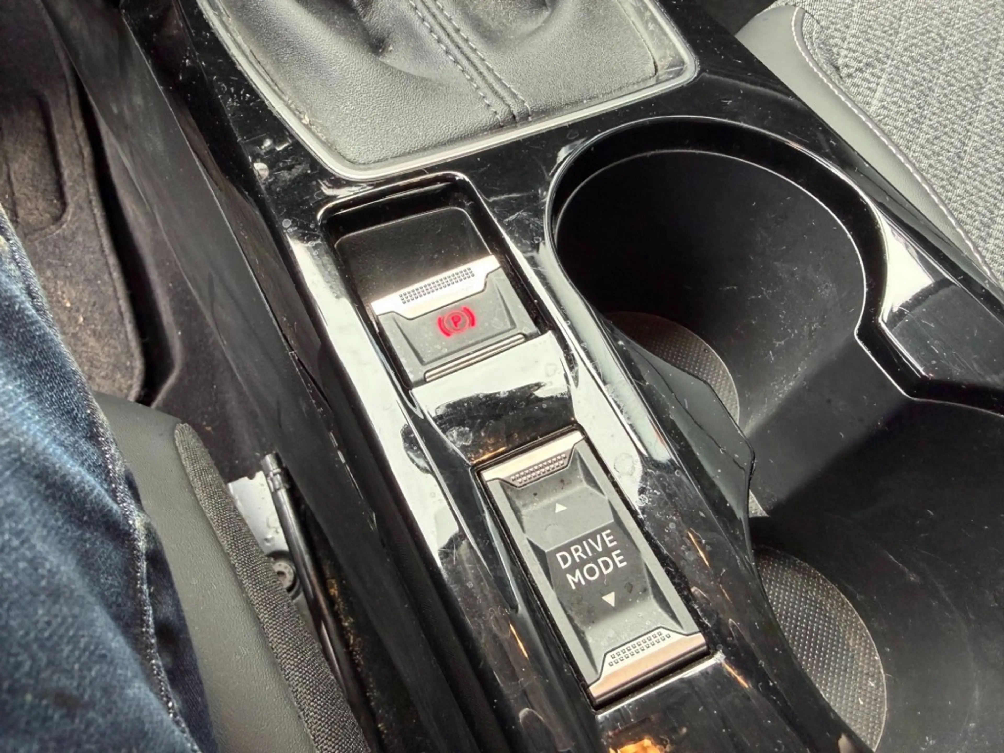 Peugeot 208 1.2 PureTech Allure 100PK Leder, Navi, Carplay/And — photo 17