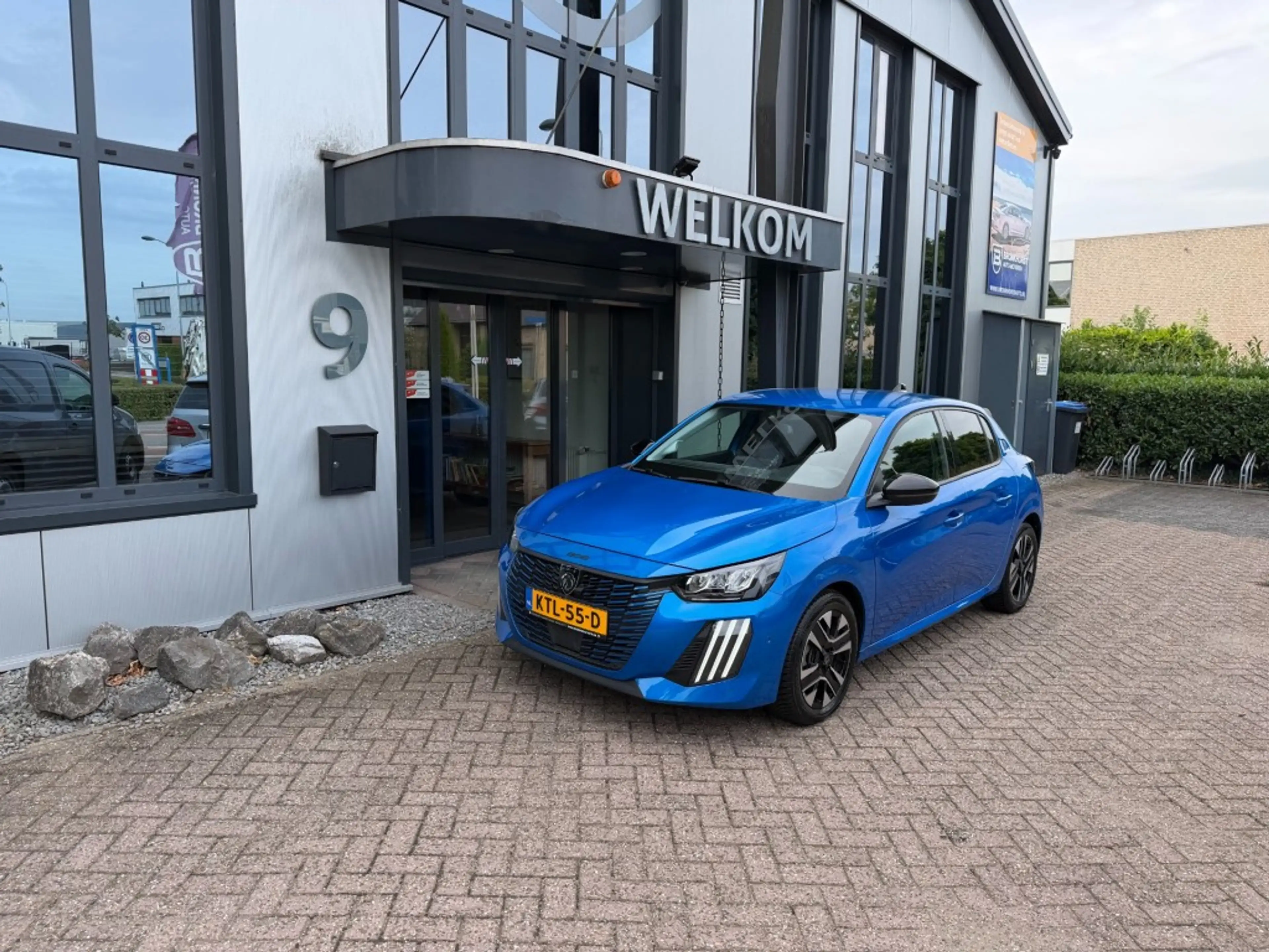 Peugeot 208 1.2 PureTech Allure 100PK Leder, Navi, Carplay/And
