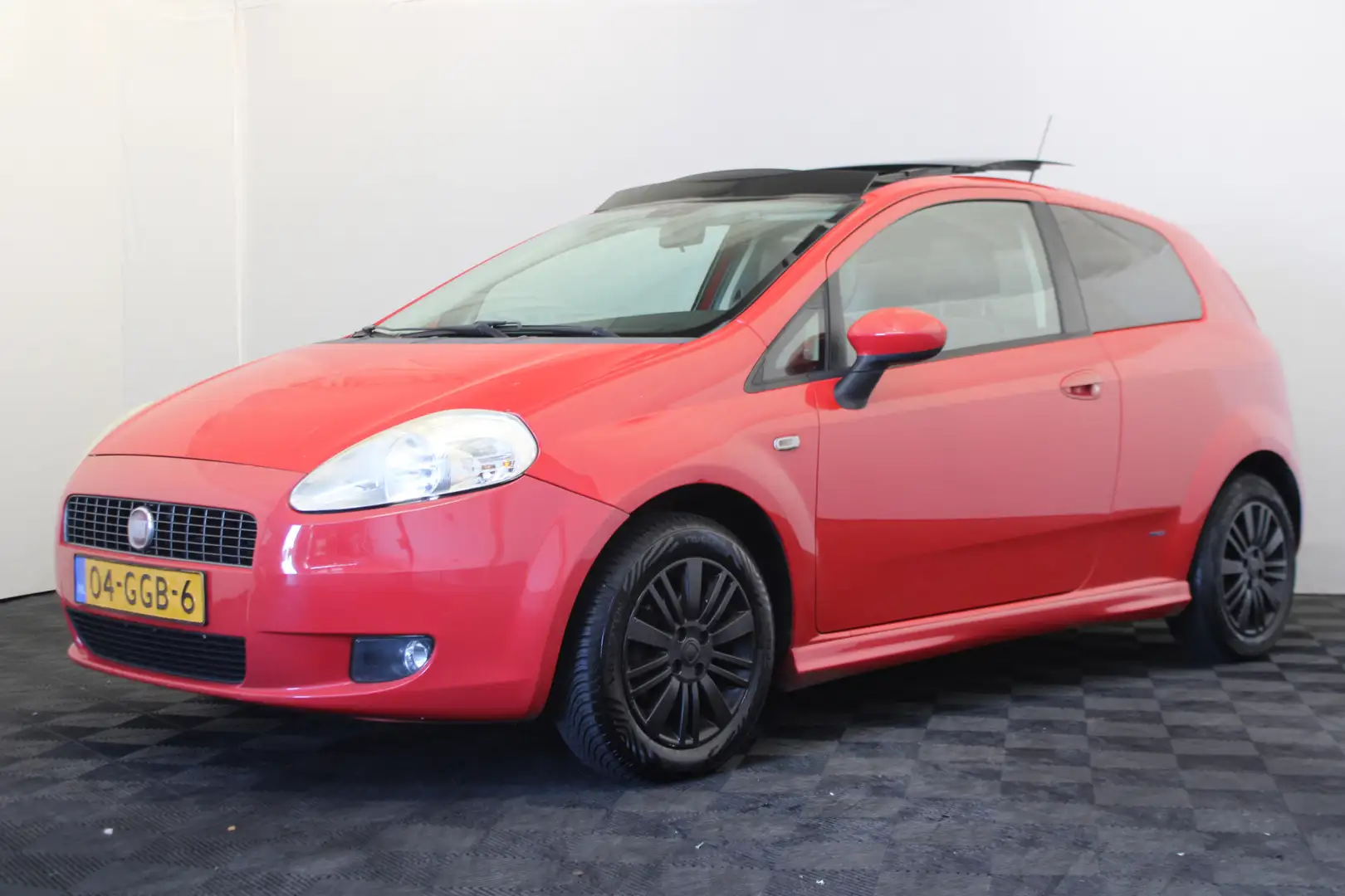 Fiat Grande Punto 1.4 Dynamic Rojo - 1