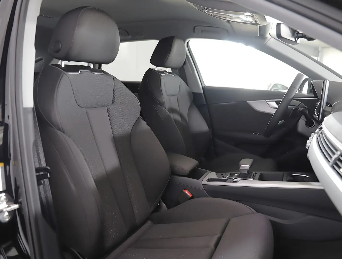 Audi A4 30 TDI Schwarz - 2
