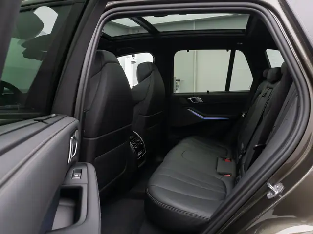 BMW X5 view 25