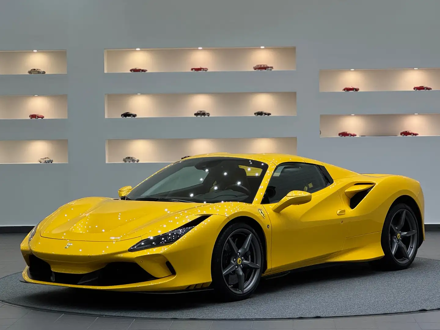 Ferrari F8 Spider *PPF*RacingSeats*Giallo Triplo Strato* Gelb - 1