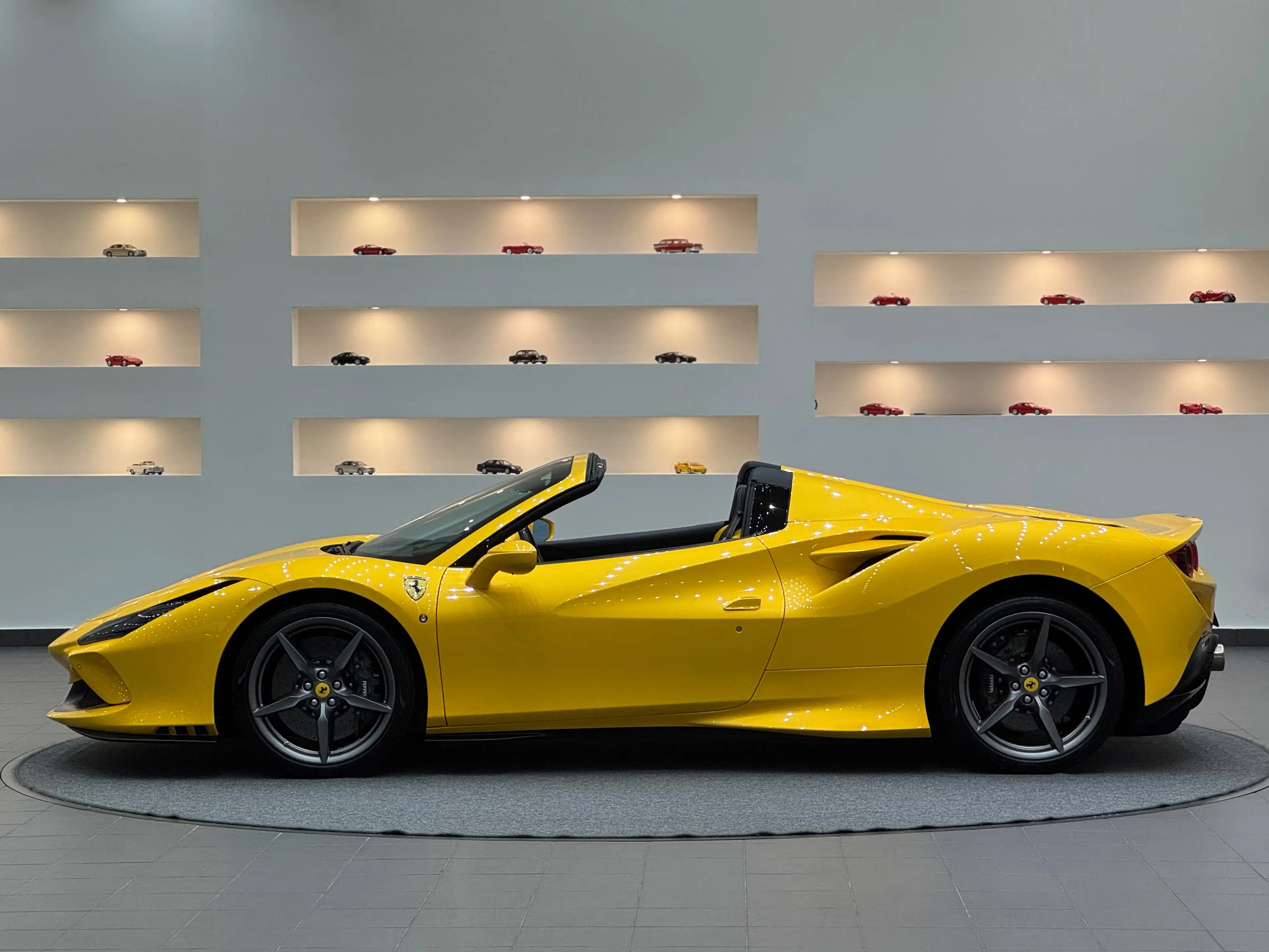 Ferrari F8 Spider *PPF*RacingSeats*Giallo Triplo Strato* — photo 3