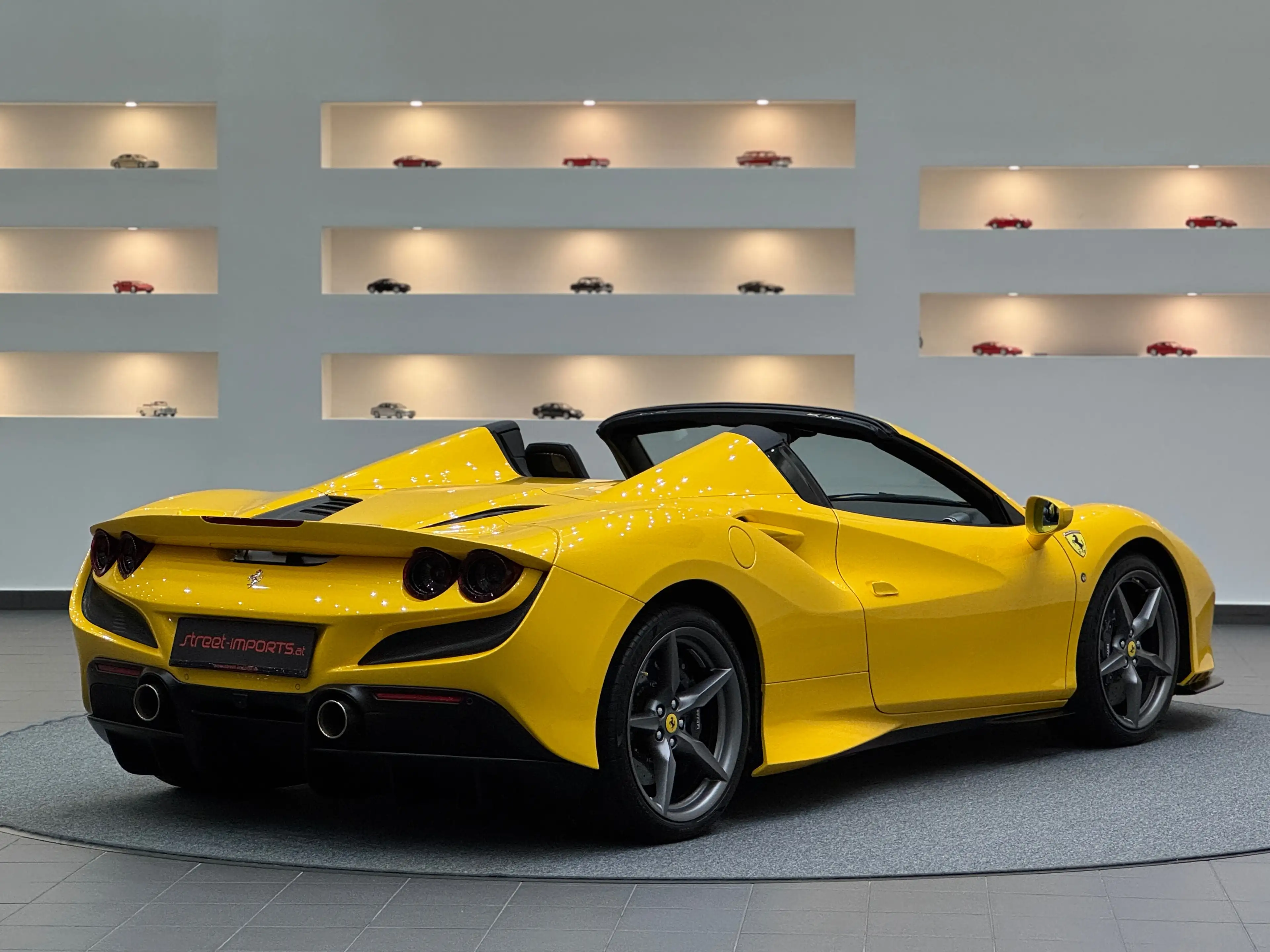 Ferrari F8 Spider *PPF*RacingSeats*Giallo Triplo Strato* — photo 5