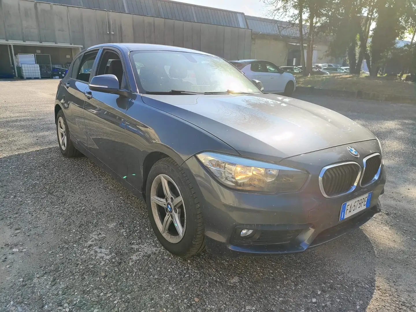 BMW 116 116d 1.5 115CV 5p Sport Gris - 2