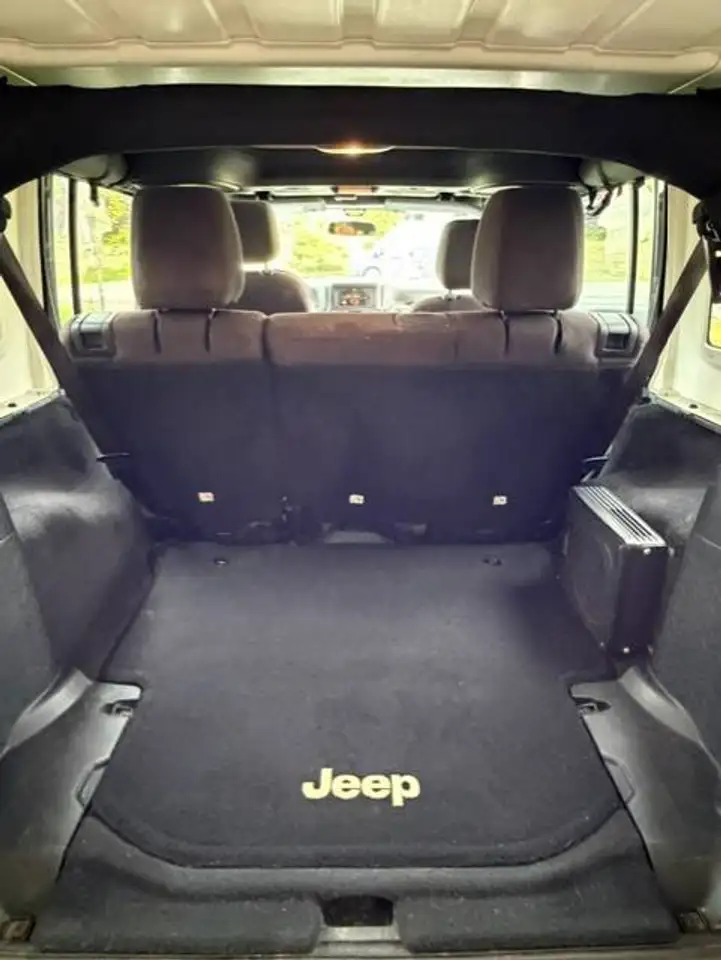 Jeep Wrangler photo Jeep Wrangler