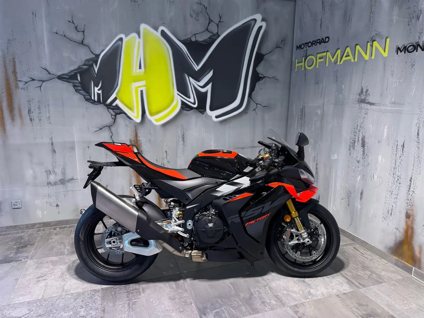 Aprilia RSV4 Schwarz - 1