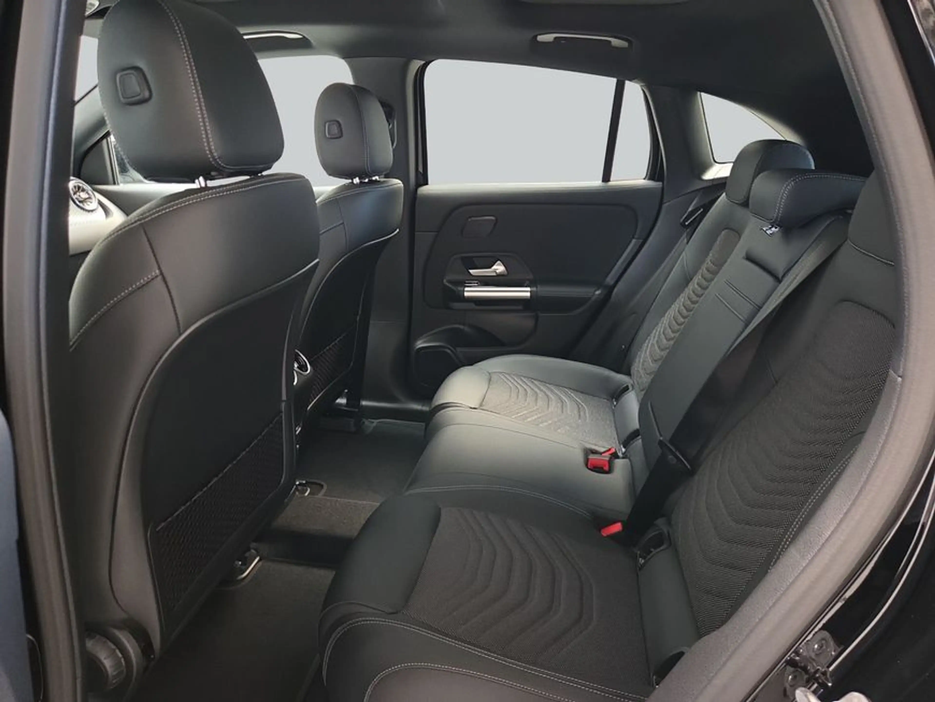 Mercedes-Benz EQA 250 EQA — photo 12