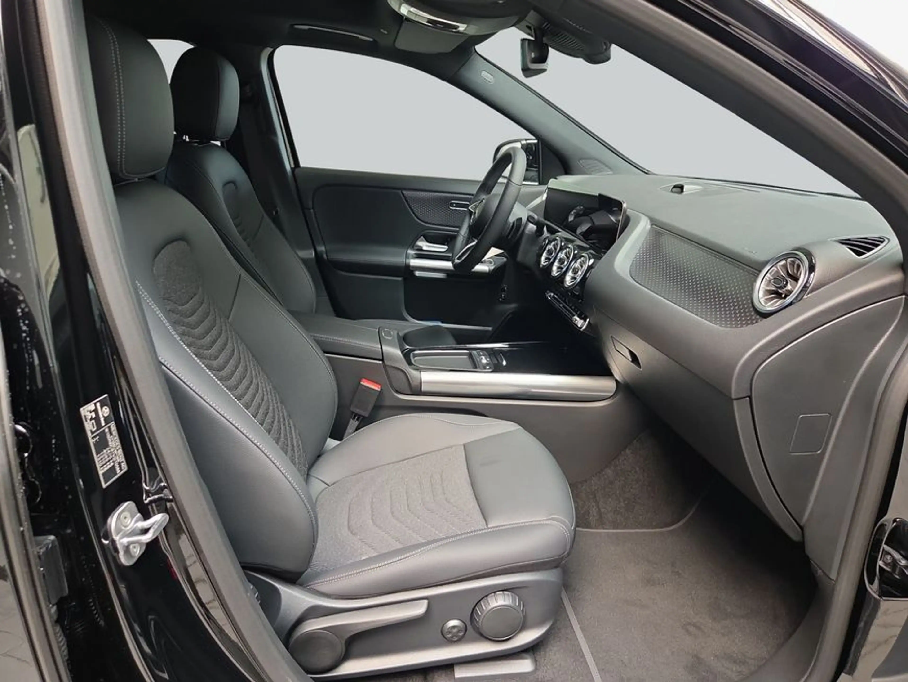 Mercedes-Benz EQA 250 EQA — photo 13