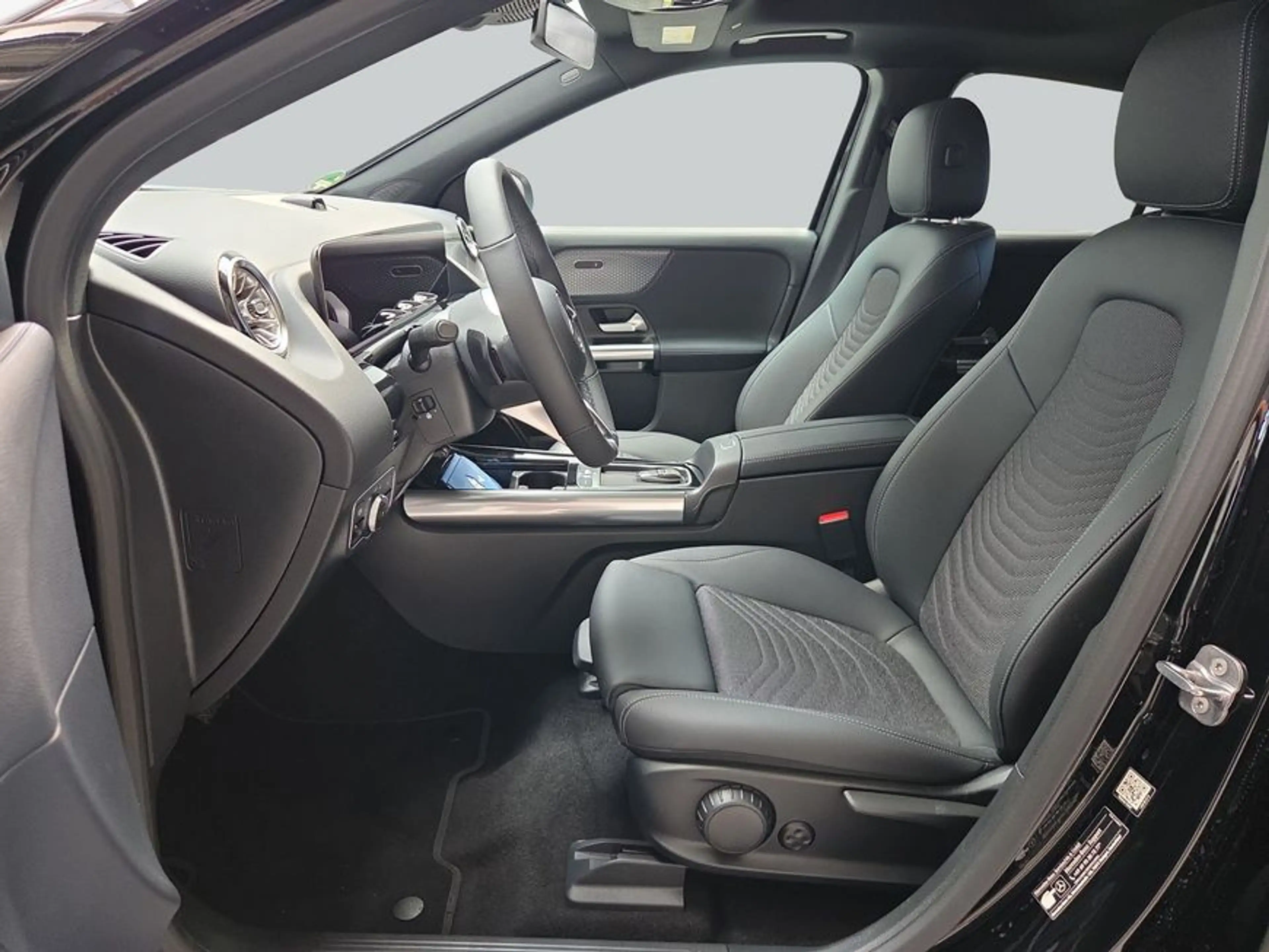 Mercedes-Benz EQA 250 EQA — photo 11