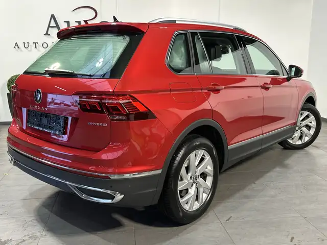 Volkswagen Tiguan view 4