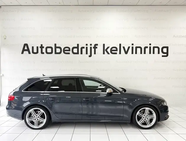Audi A4 view 4