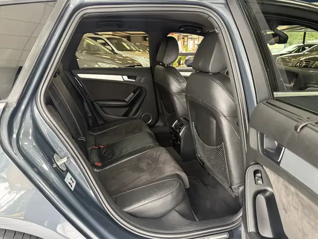 Audi A4 view 21