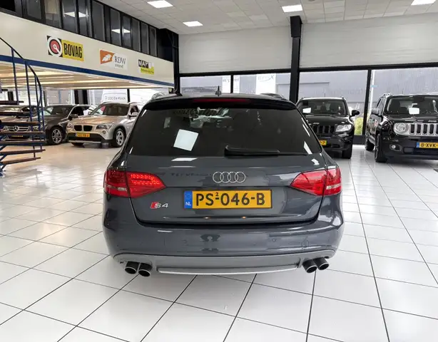 Audi A4 view 13