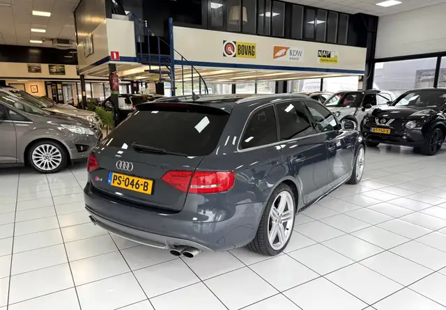 Audi A4 view 14