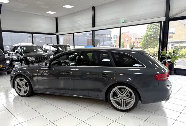 Audi A4 view 10