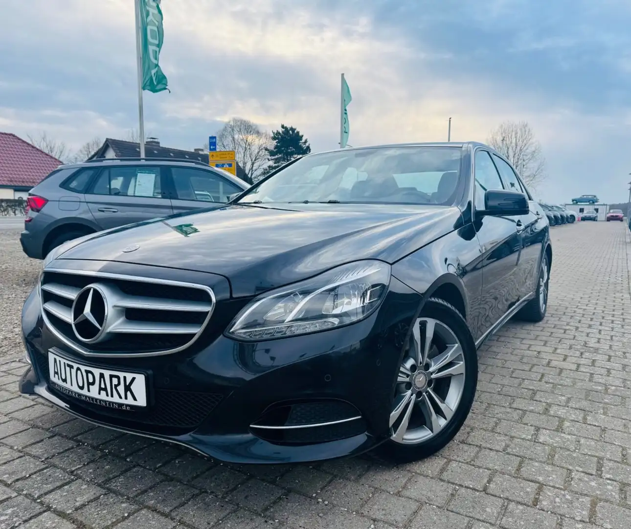 Mercedes-Benz E 200 E -Klasse Limo. Avantgarde*NAVI*LED*LEDER* Schwarz - 2