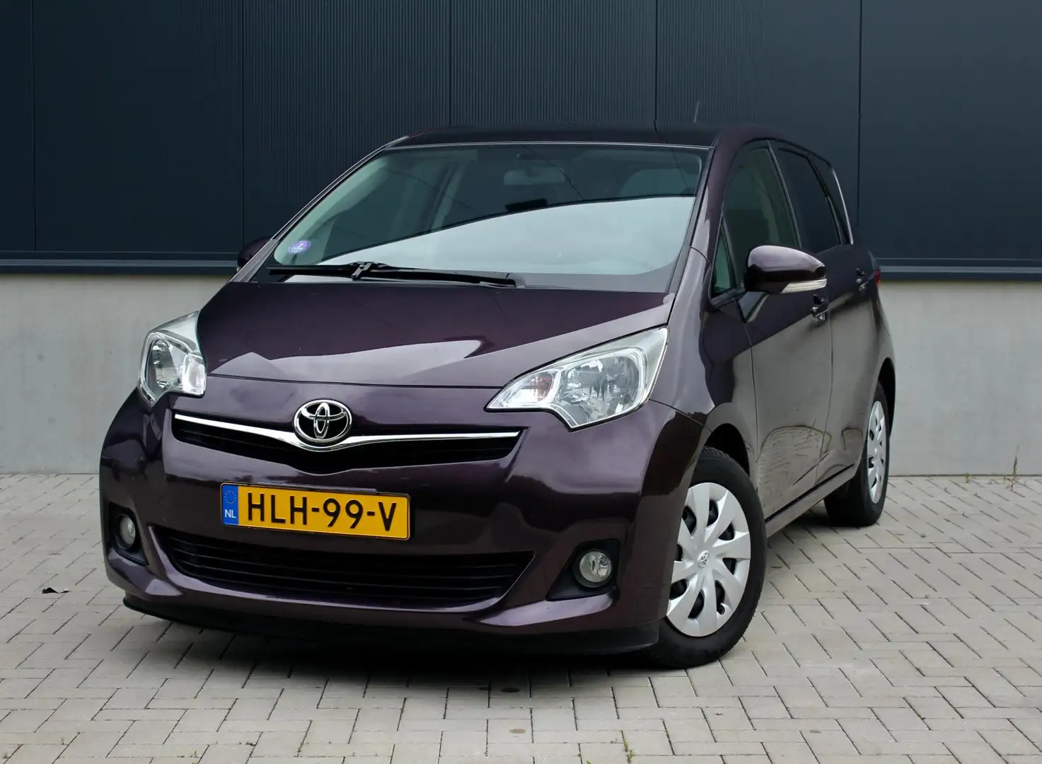 Toyota Verso-S | 1.3 VVT-i | Camera | Glasdak | Dealer Onderhoude Paars - 1