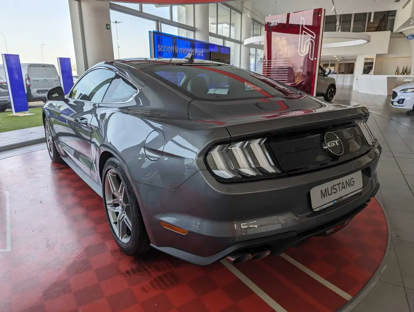 Ford Mustang Fastback 5.0 V8 aut. GT siva - 2