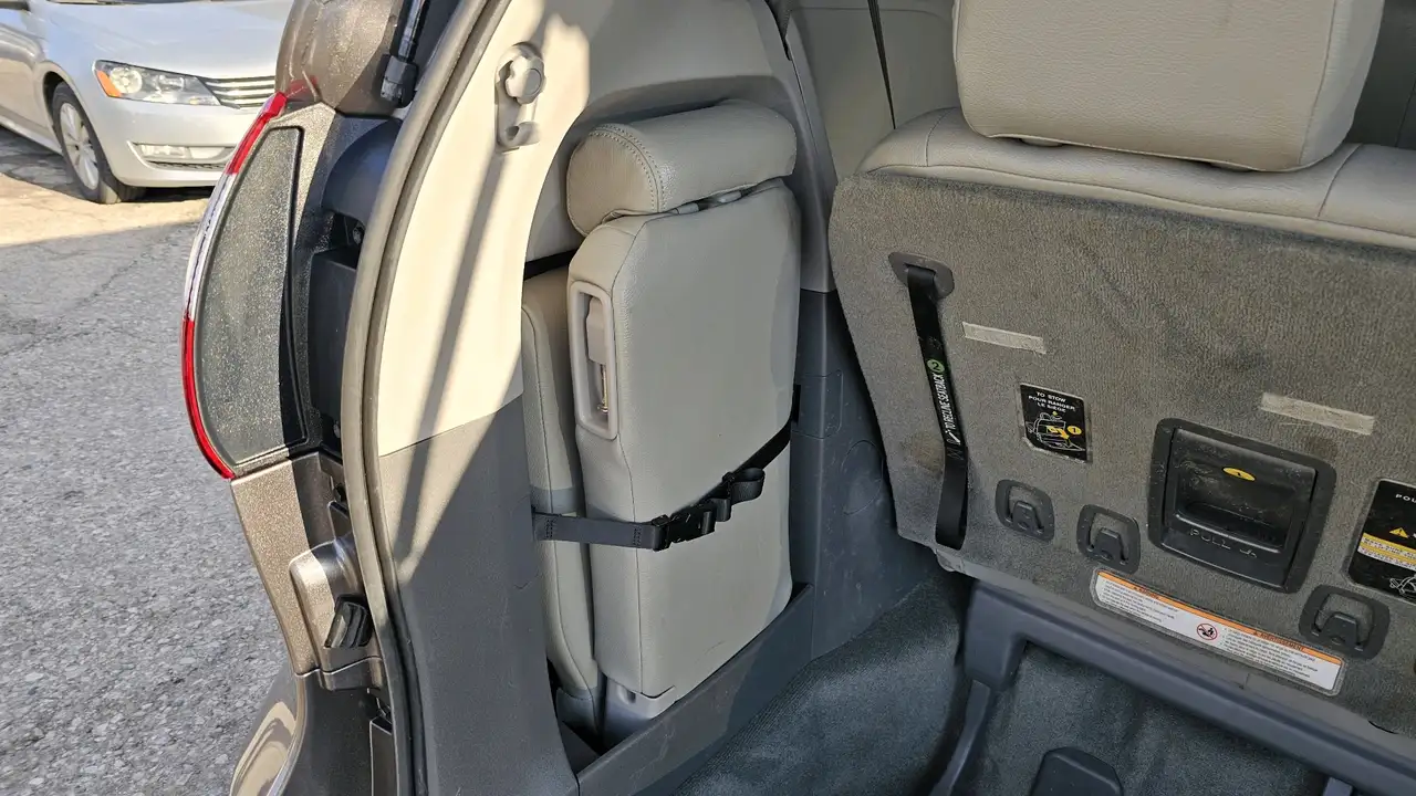 Toyota Sienna снимка Toyota Sienna