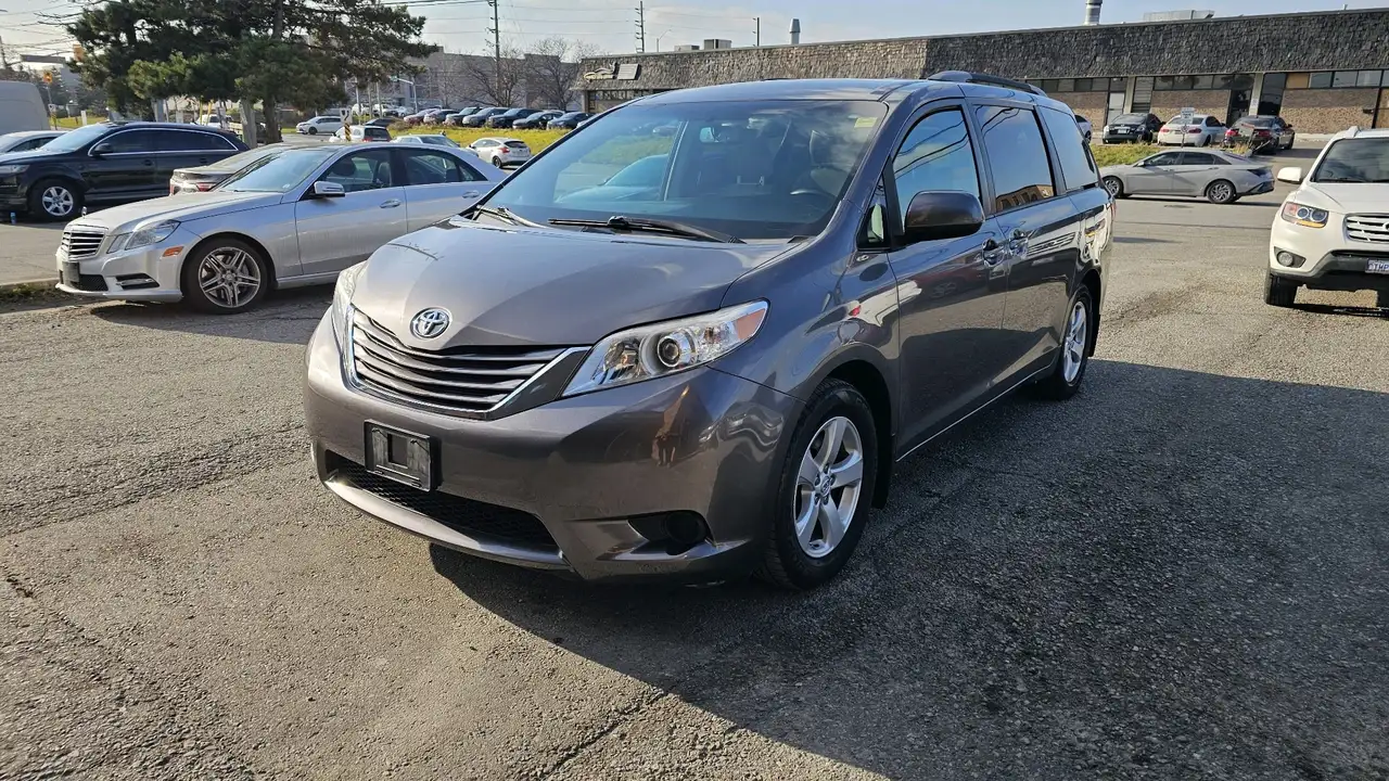 Toyota Sienna снимка Toyota Sienna